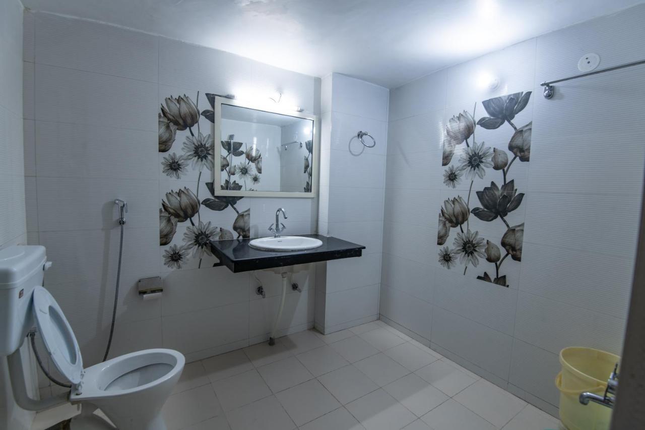 India - View - Mall Road Hotel 4*